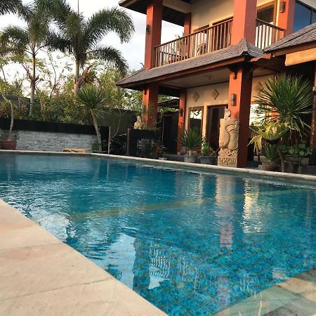 Villa Kenanga In Meninting By The Beach Mataram Exteriér fotografie