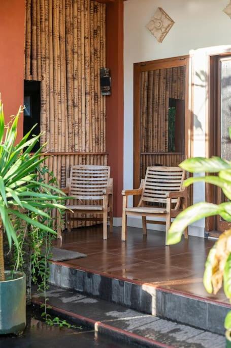 Villa Kenanga In Meninting By The Beach Mataram Exteriér fotografie