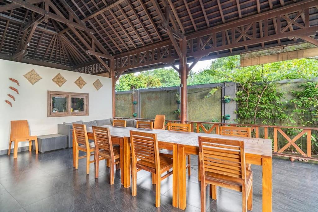 Villa Kenanga In Meninting By The Beach Mataram Exteriér fotografie