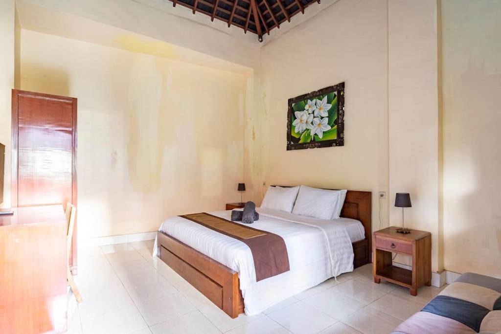Villa Kenanga In Meninting By The Beach Mataram Exteriér fotografie