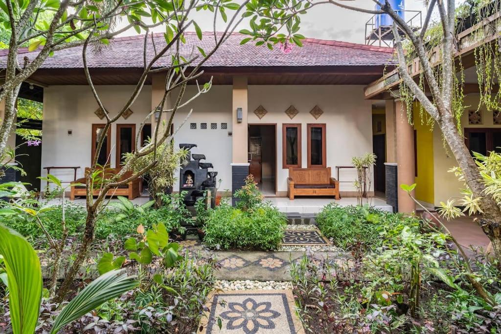 Villa Kenanga In Meninting By The Beach Mataram Exteriér fotografie